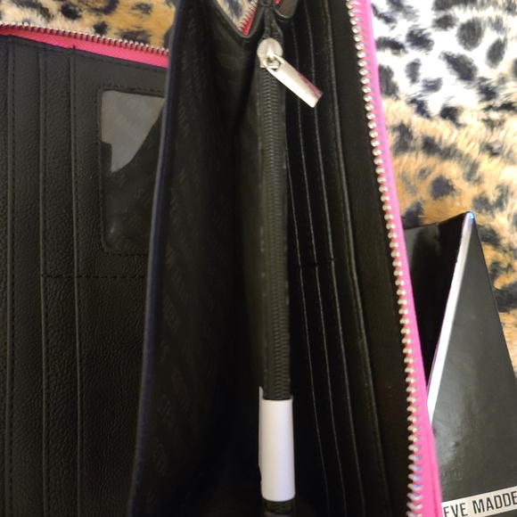 Steve Madden Wallet - Picture 9 of 11